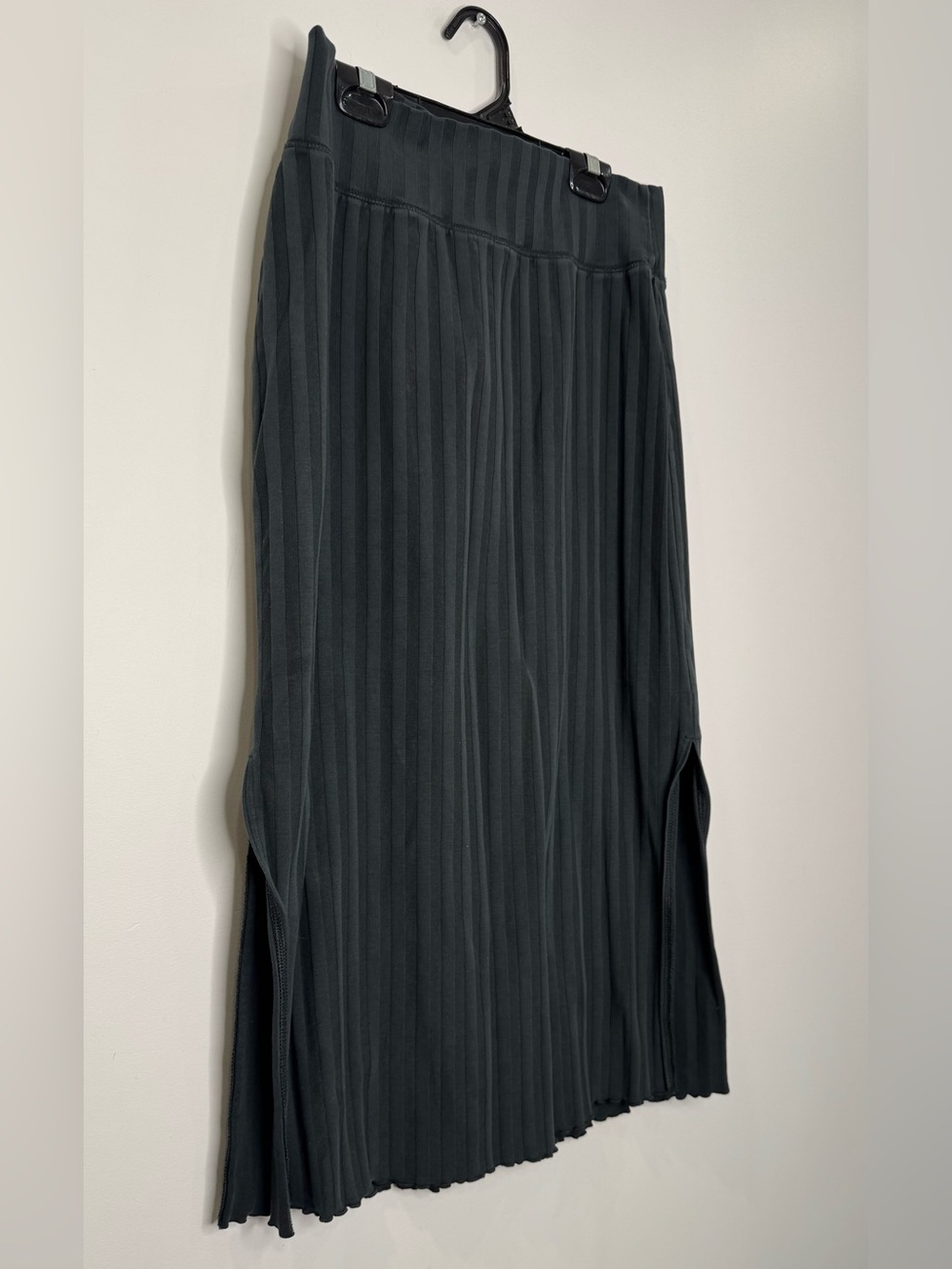 Aerie offline Ribbed Midi Skirt with Side Slits - Black sz medium - Picture 3 of 6